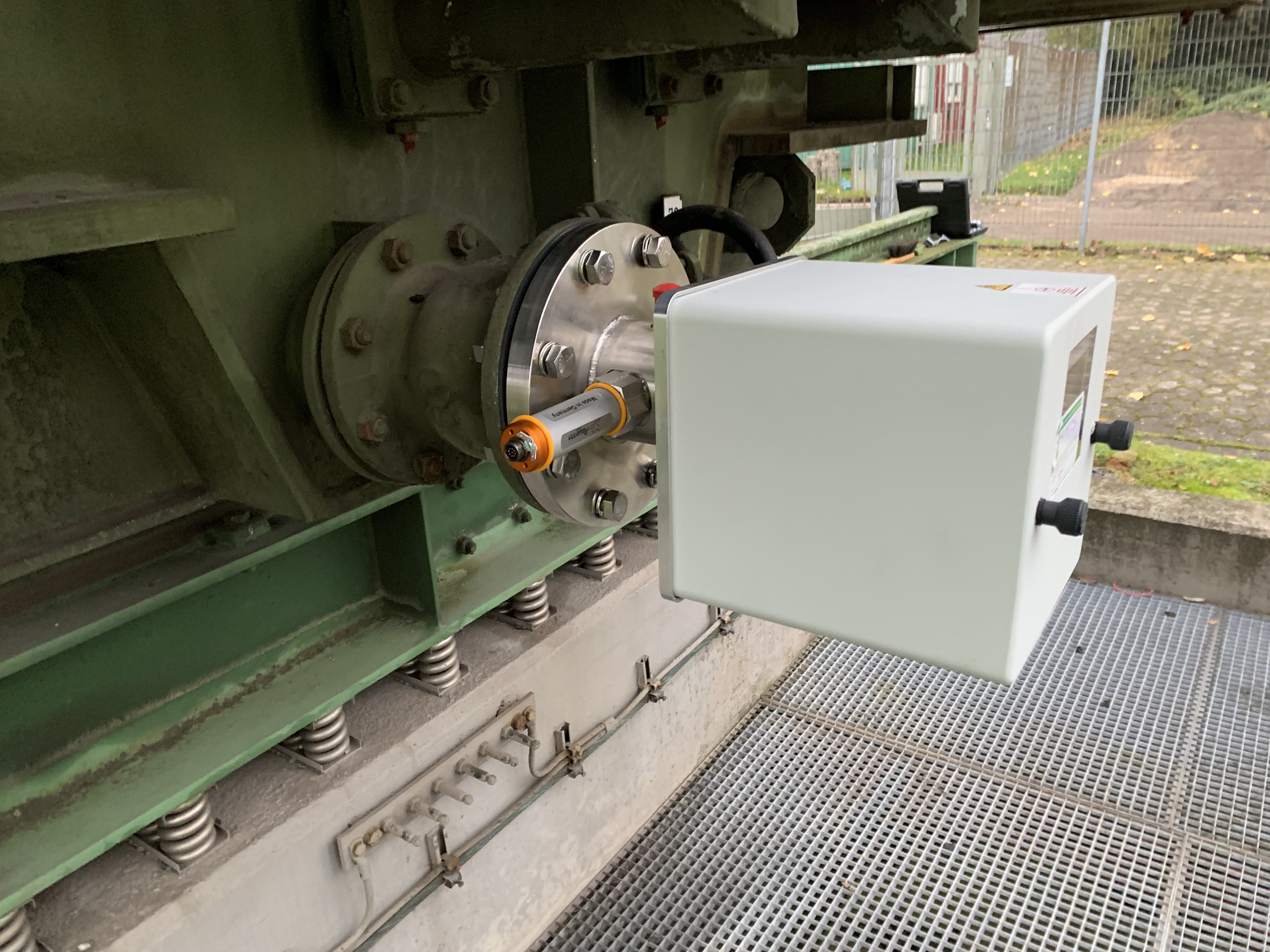 Insulating oil testing unit Online Breakdown Voltage sensor